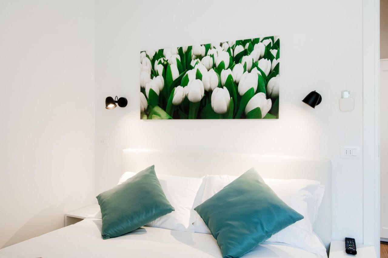 White Loft Como Central - The House Of Travelers Bagian luar foto