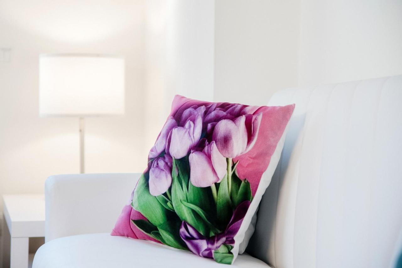 White Loft Como Central - The House Of Travelers Bagian luar foto