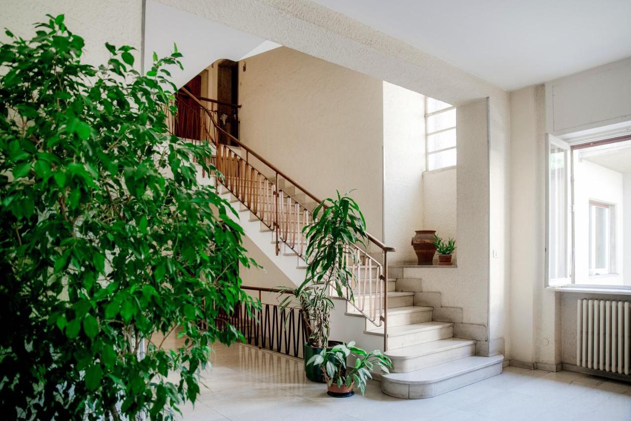 White Loft Como Central - The House Of Travelers Bagian luar foto