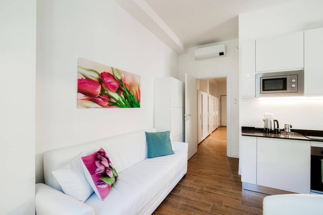 White Loft Como Central - The House Of Travelers Bagian luar foto