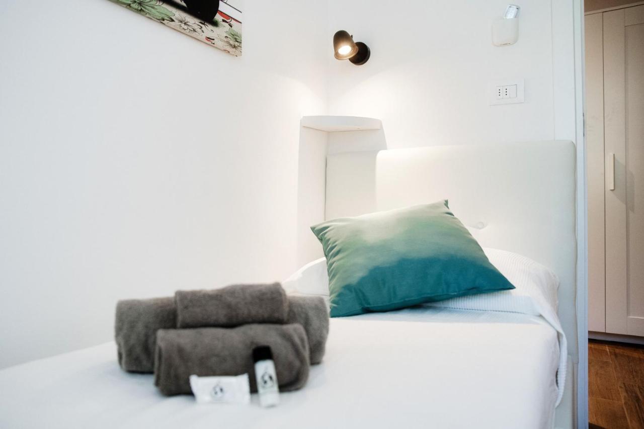 White Loft Como Central - The House Of Travelers Bagian luar foto