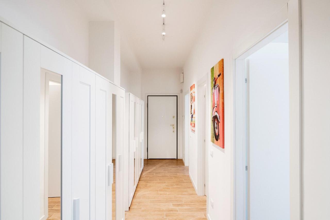 White Loft Como Central - The House Of Travelers Bagian luar foto