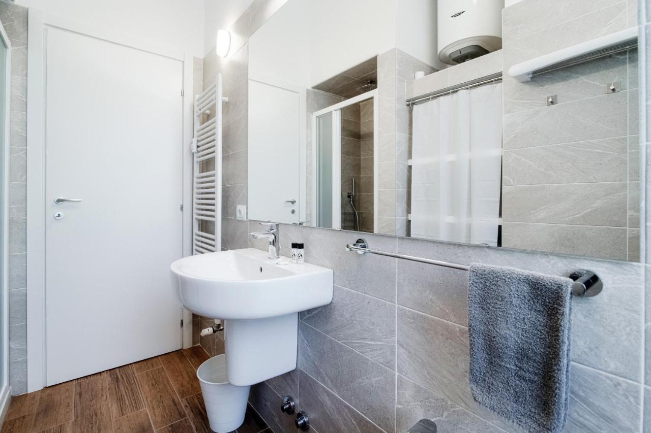 White Loft Como Central - The House Of Travelers Bagian luar foto