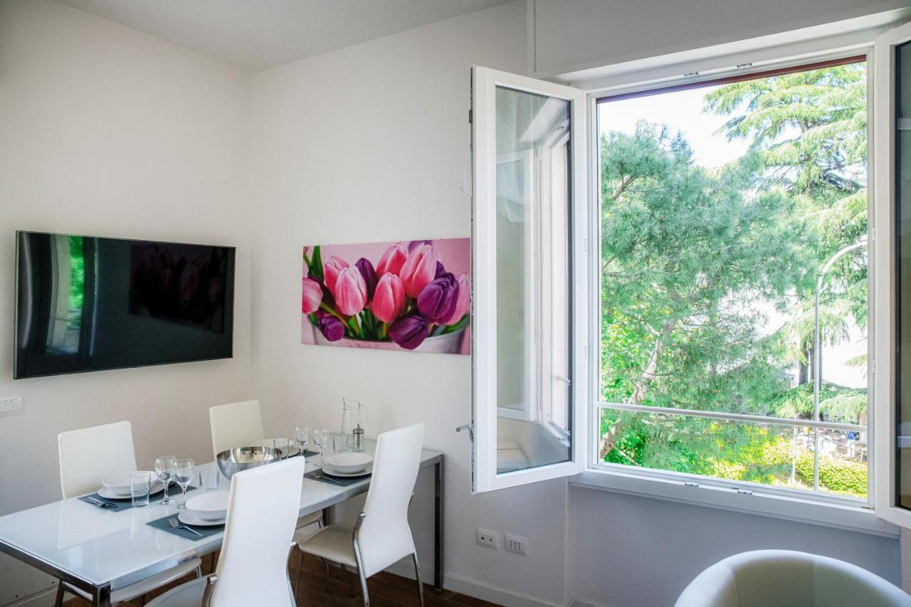 White Loft Como Central - The House Of Travelers Bagian luar foto