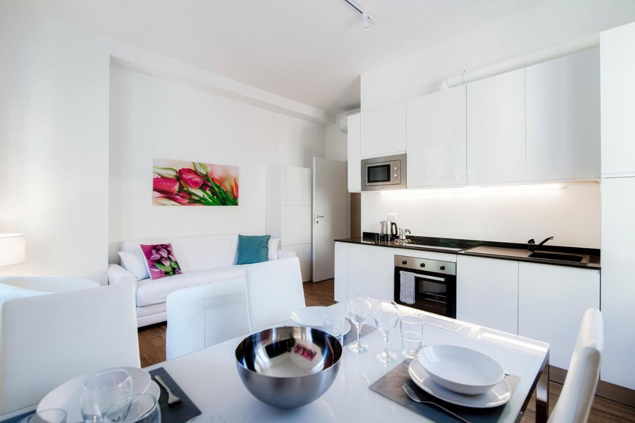 White Loft Como Central - The House Of Travelers Bagian luar foto