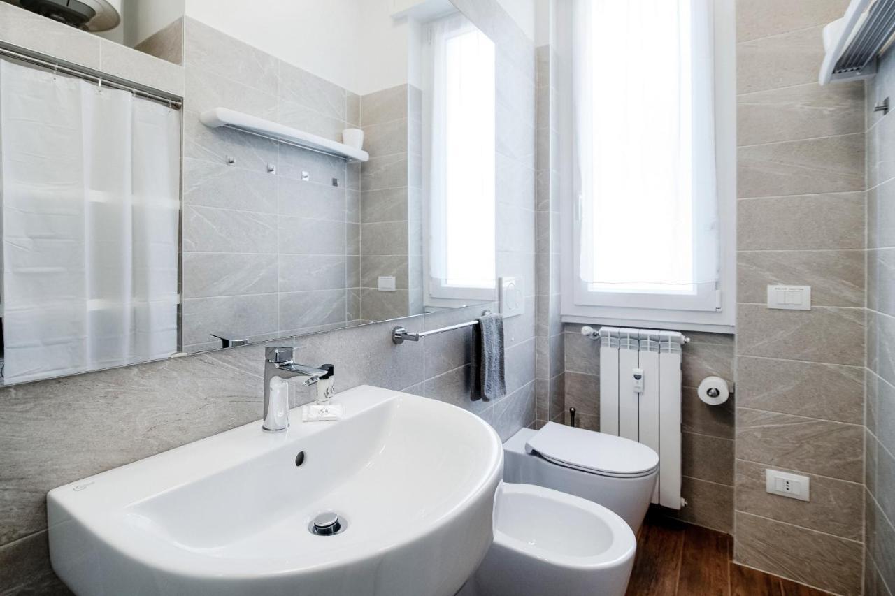 White Loft Como Central - The House Of Travelers Bagian luar foto