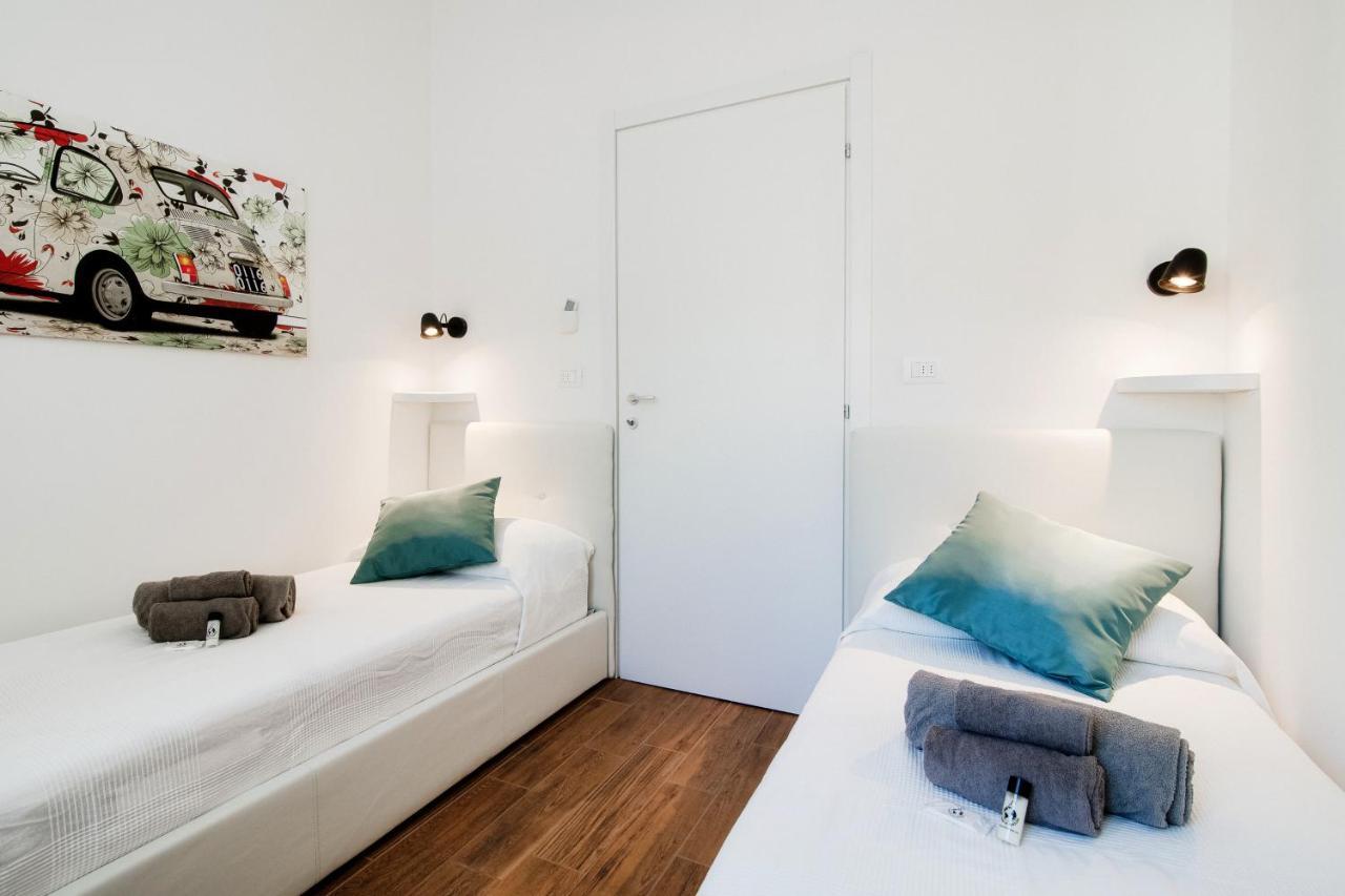 White Loft Como Central - The House Of Travelers Bagian luar foto