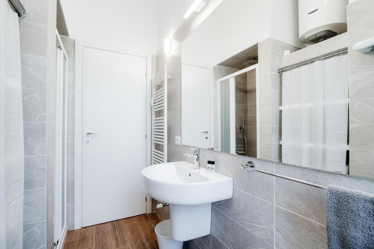 White Loft Como Central - The House Of Travelers Bagian luar foto